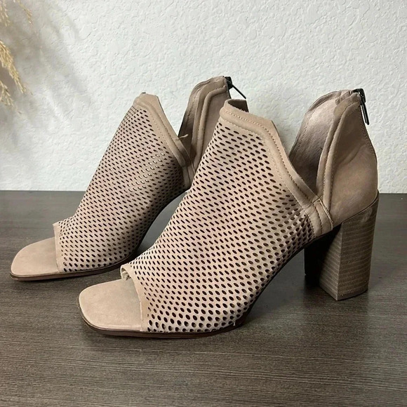 Vince Camuto Women's Katnina Leather Laser Cut Ankle Boots - Picture 1 of 10